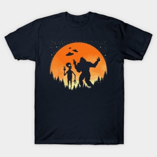 Bigfoot And  Alien Take Selfies Ufos T-Shirt